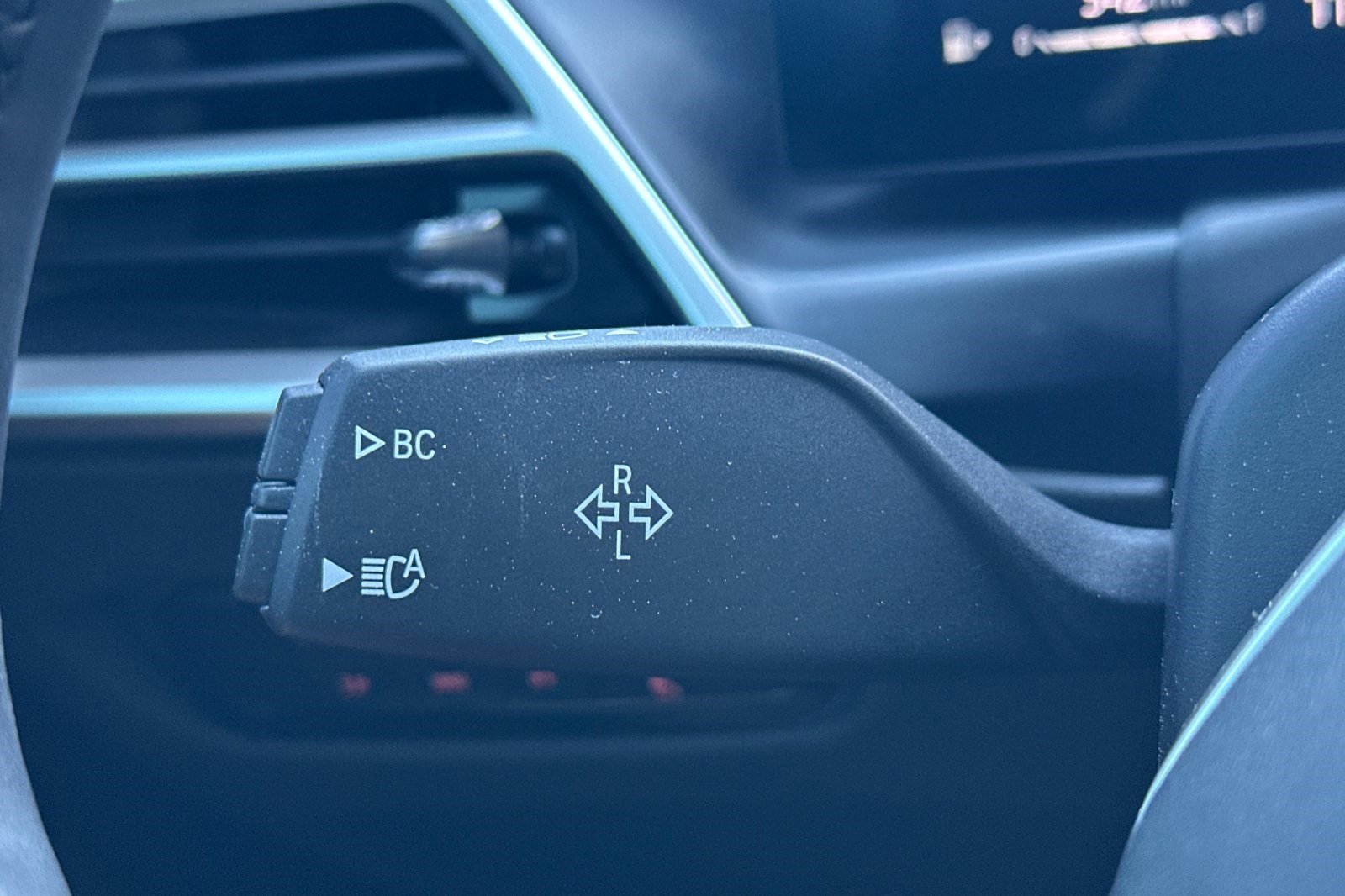 Certified 2025 BMW 230i Coupe w/ Convenience Package image 32