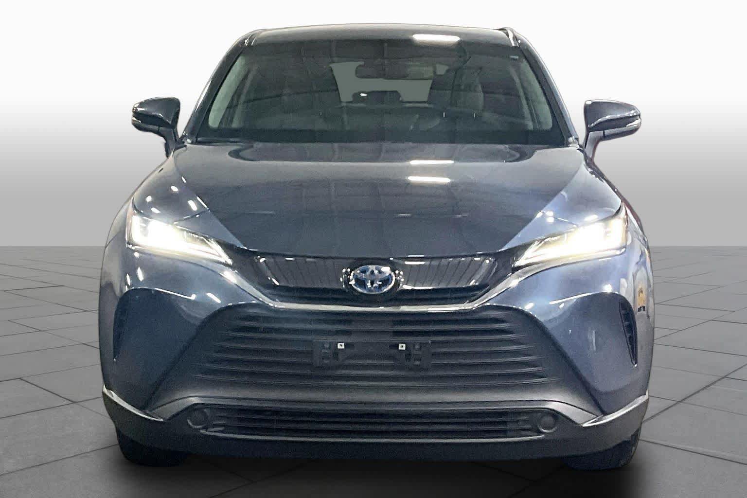 Used 2023 Toyota Venza LE AWD/4WD image 4