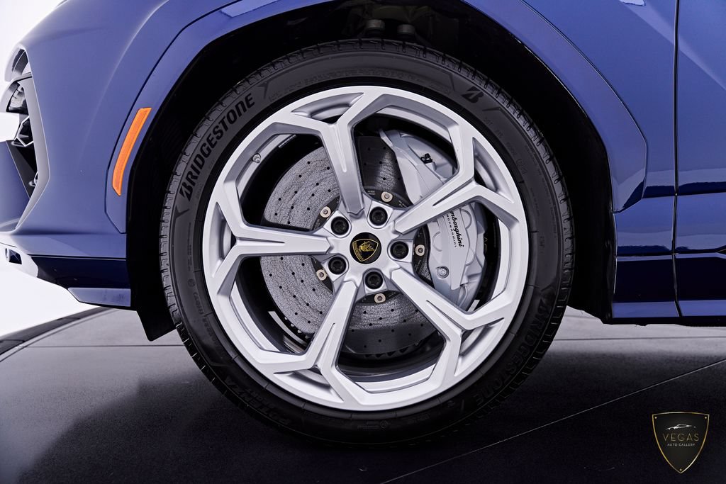 Used 2026 Lamborghini Urus SE AWD/4WD image 3