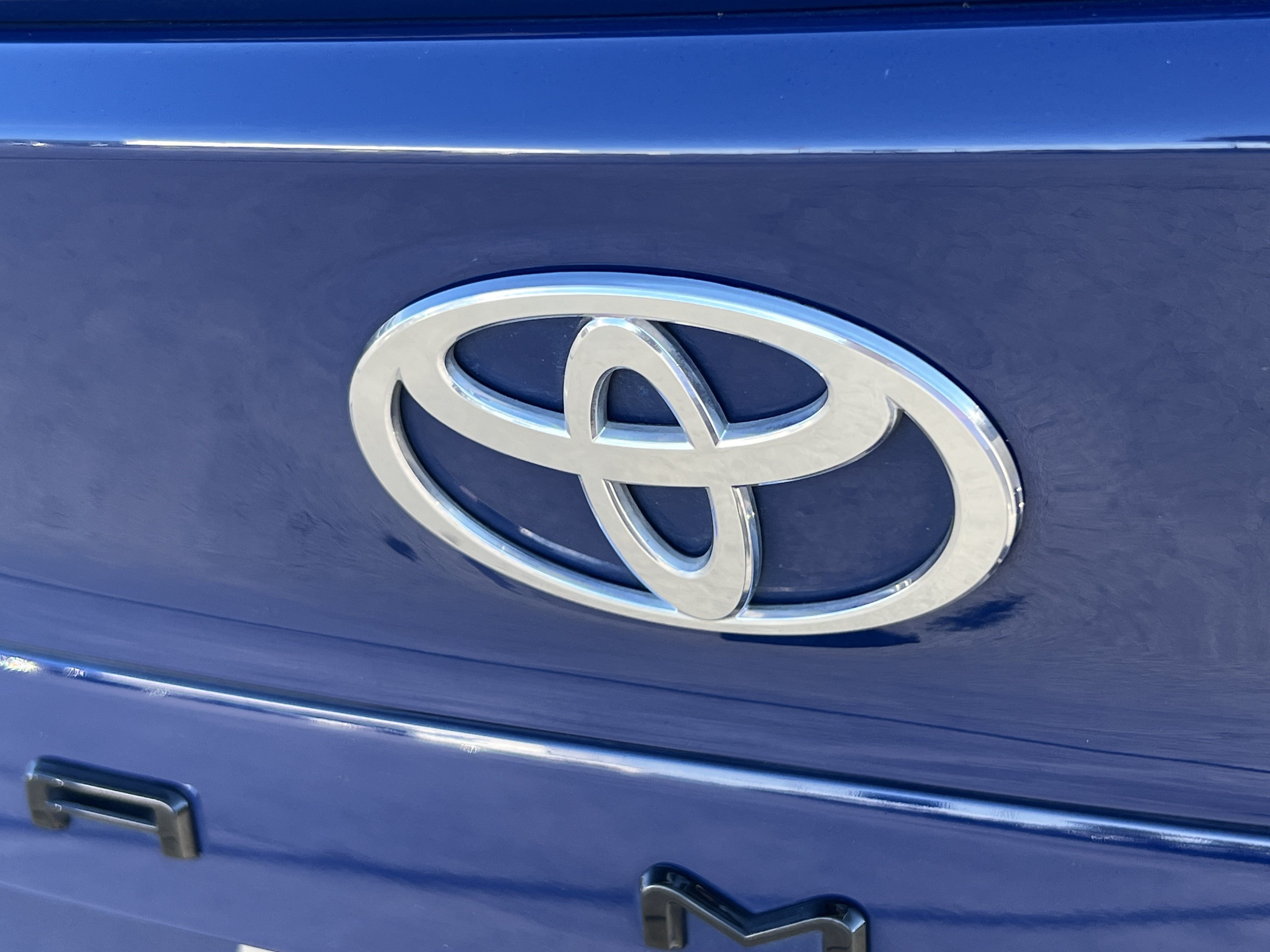 Used 2025 Toyota Camry SE FWD image 8
