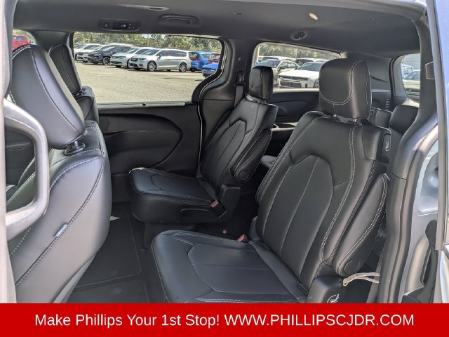 Certified 2026 Chrysler Voyager LX FWD image 12