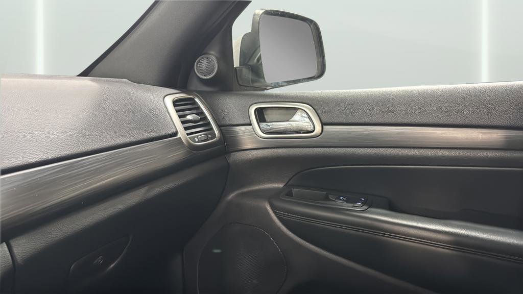 Used 2019 Jeep Grand Cherokee Laredo image 23