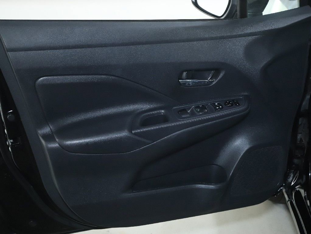 Used 2025 Nissan Versa SV FWD image 15