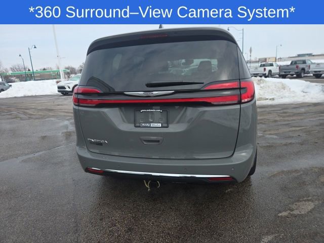 Used 2023 Chrysler Pacifica Touring-L image 19