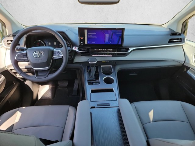 Used 2026 Toyota Sienna XLE FWD image 20