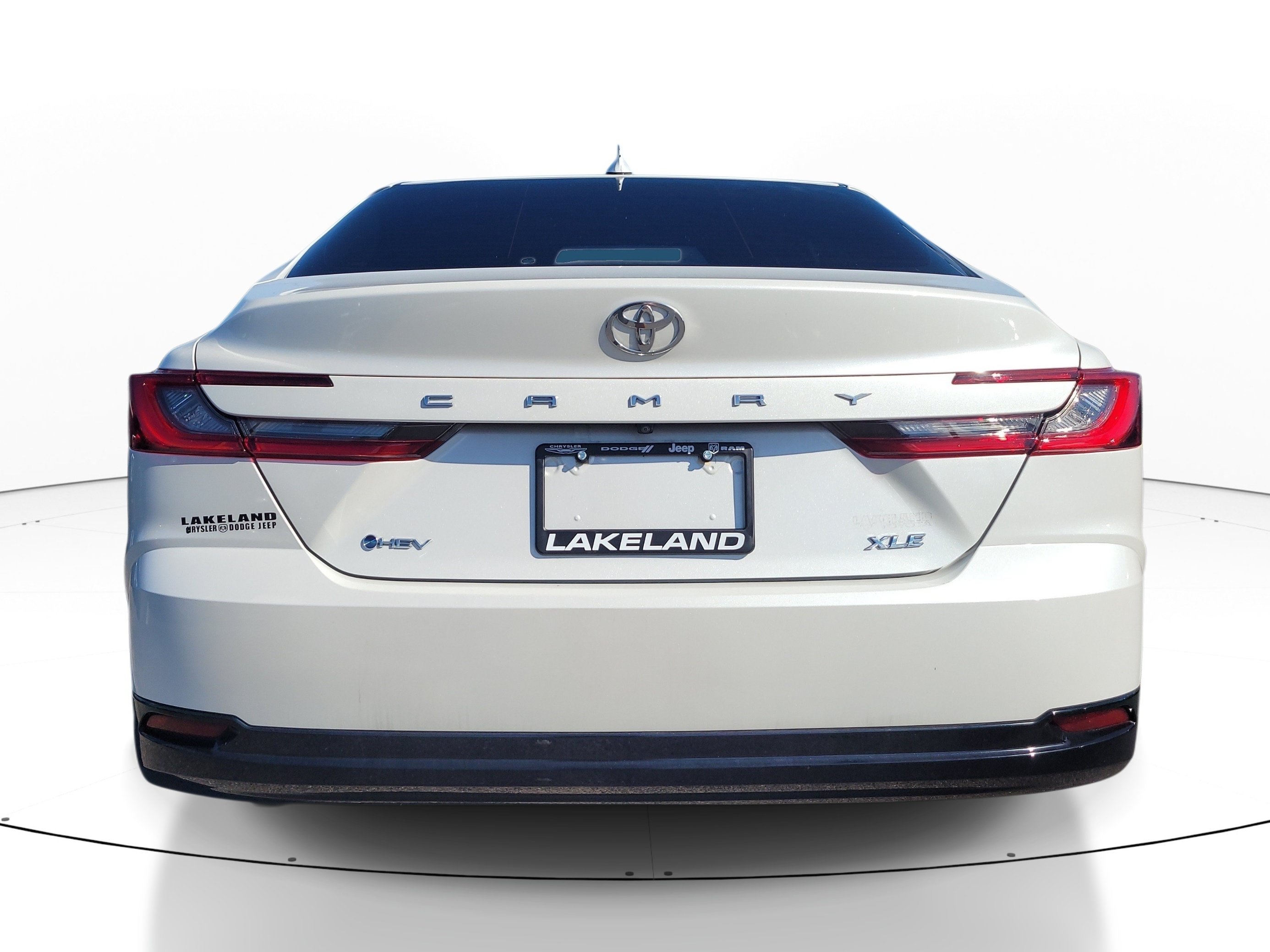 Used 2025 Toyota Camry XLE FWD image 5