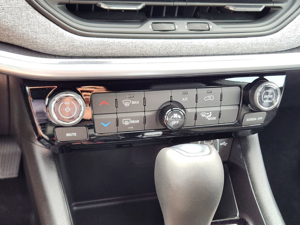 New 2026 Jeep Compass Latitude image 14