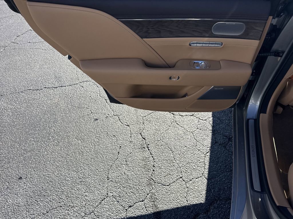 Used 2025 Genesis G90 3.5T image 21