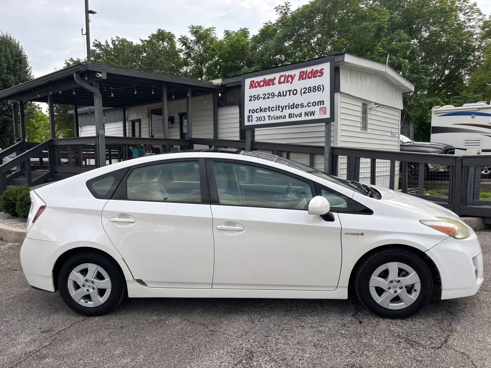 Used 2011 Toyota Prius Three w/ Solar Roof Pkg FWD image 2