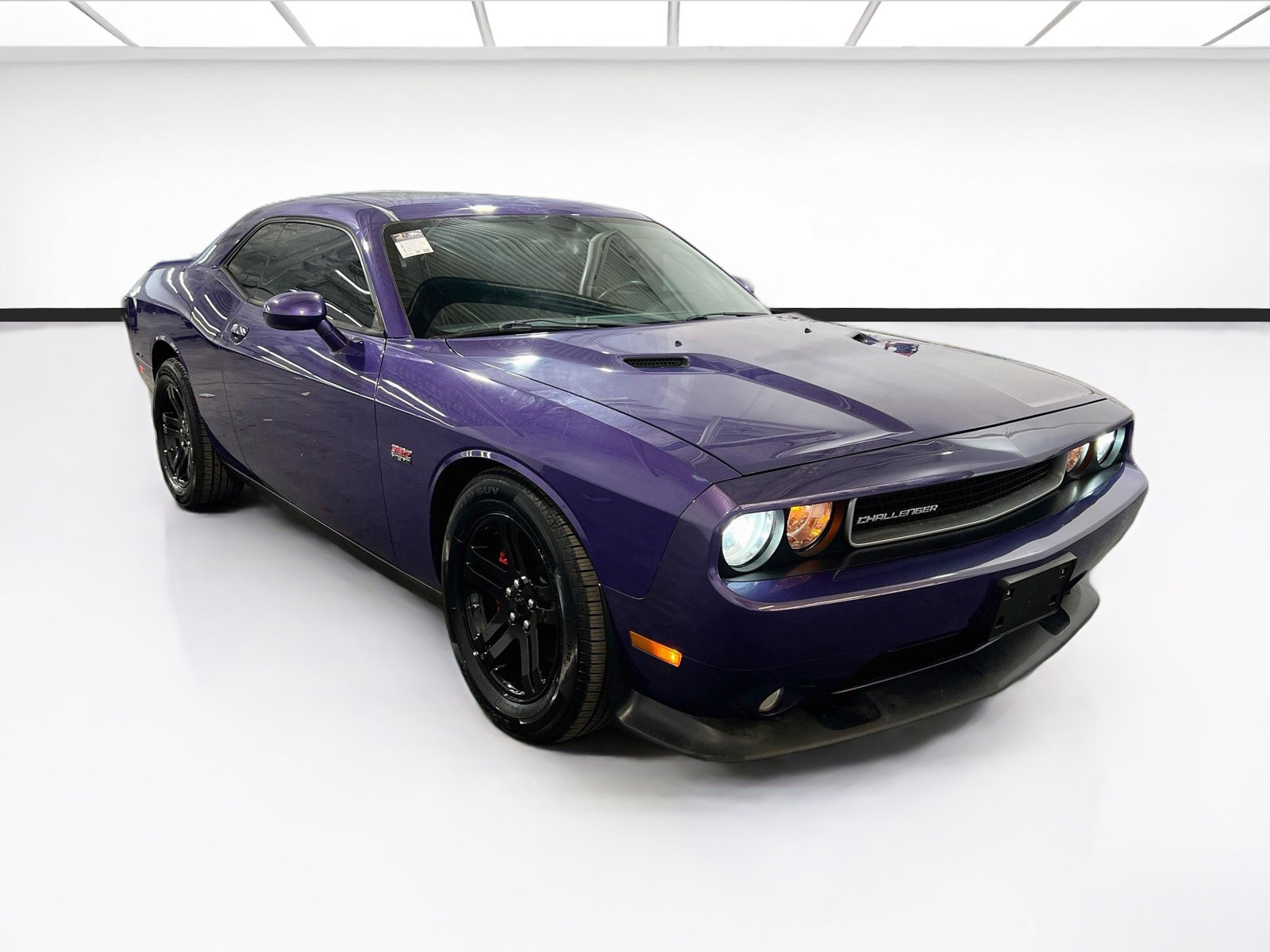 Used 2014 Dodge Challenger SRT8 RWD image 3