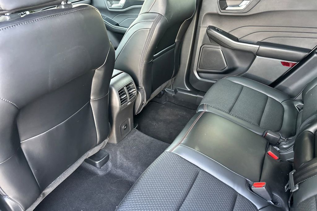 New 2025 Ford Escape ST-Line Select AWD/4WD image 10