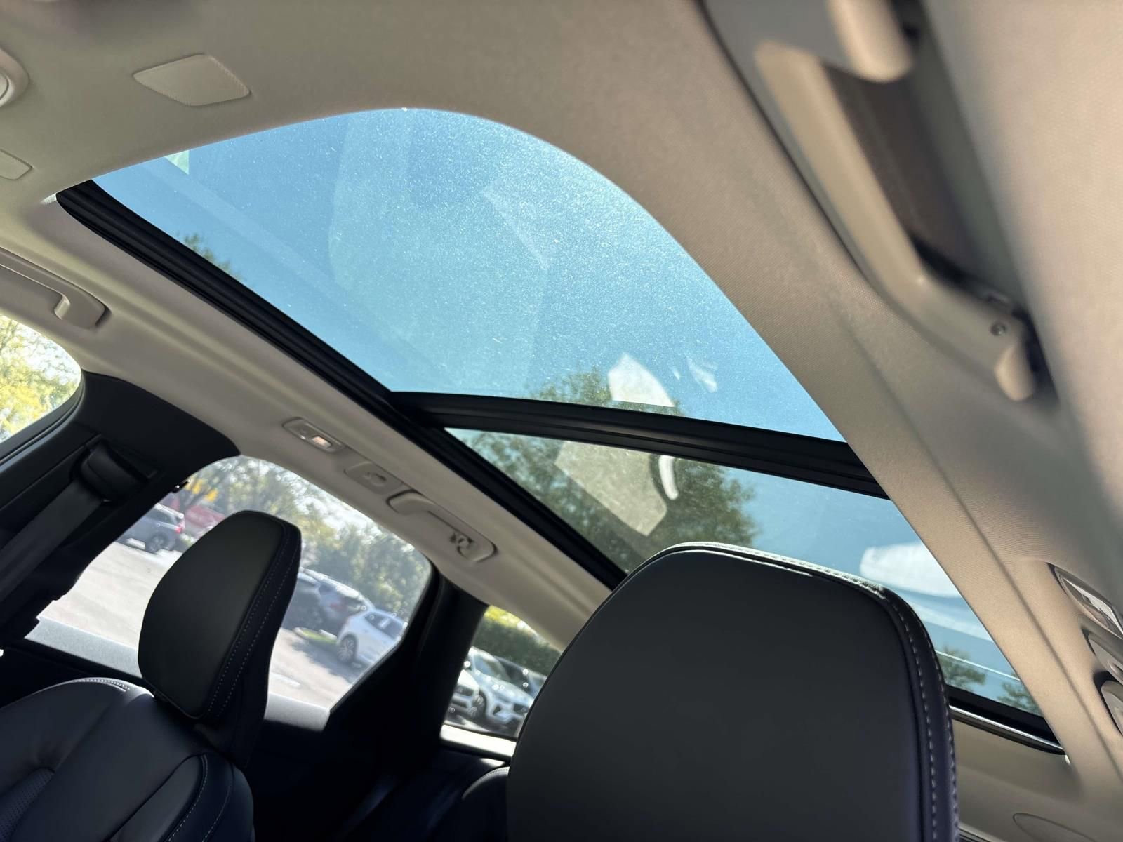 New 2026 Volvo XC60 B5 Ultra w/ Protection Package Premier image 24