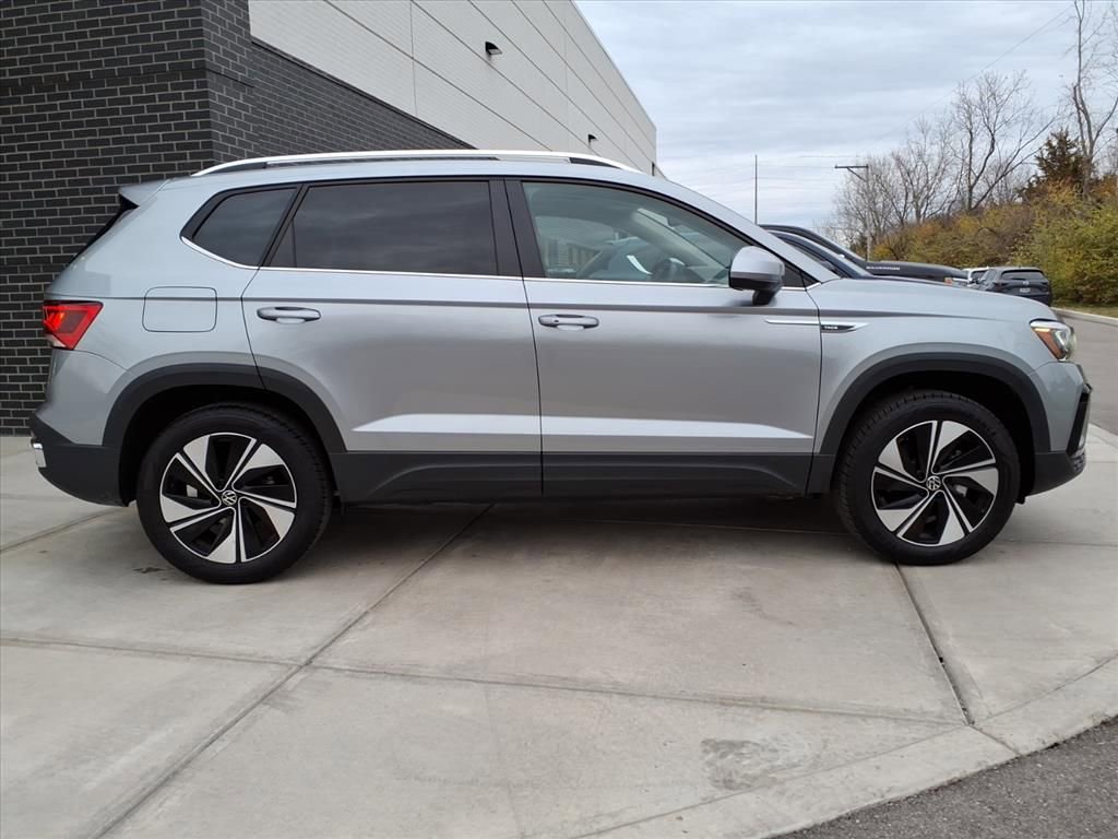 Used 2024 Volkswagen Taos SE image 8