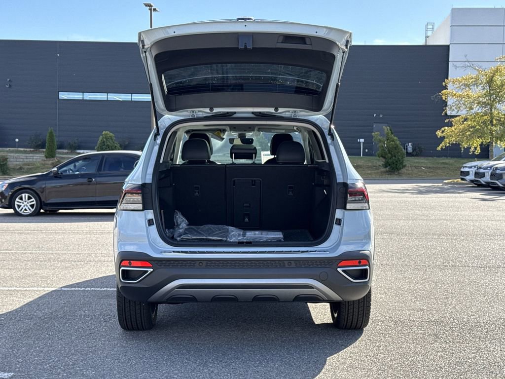 New 2026 Volkswagen Taos SEL image 15