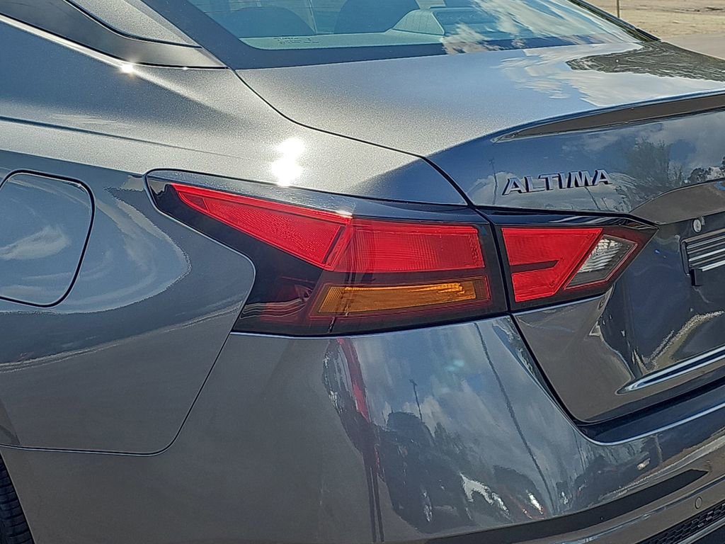 Used 2025 Nissan Altima 2.5 SV image 36