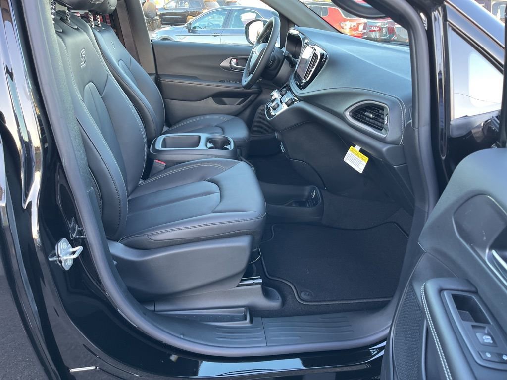 New 2026 Chrysler Pacifica Select w/ S Appearance Package image 52