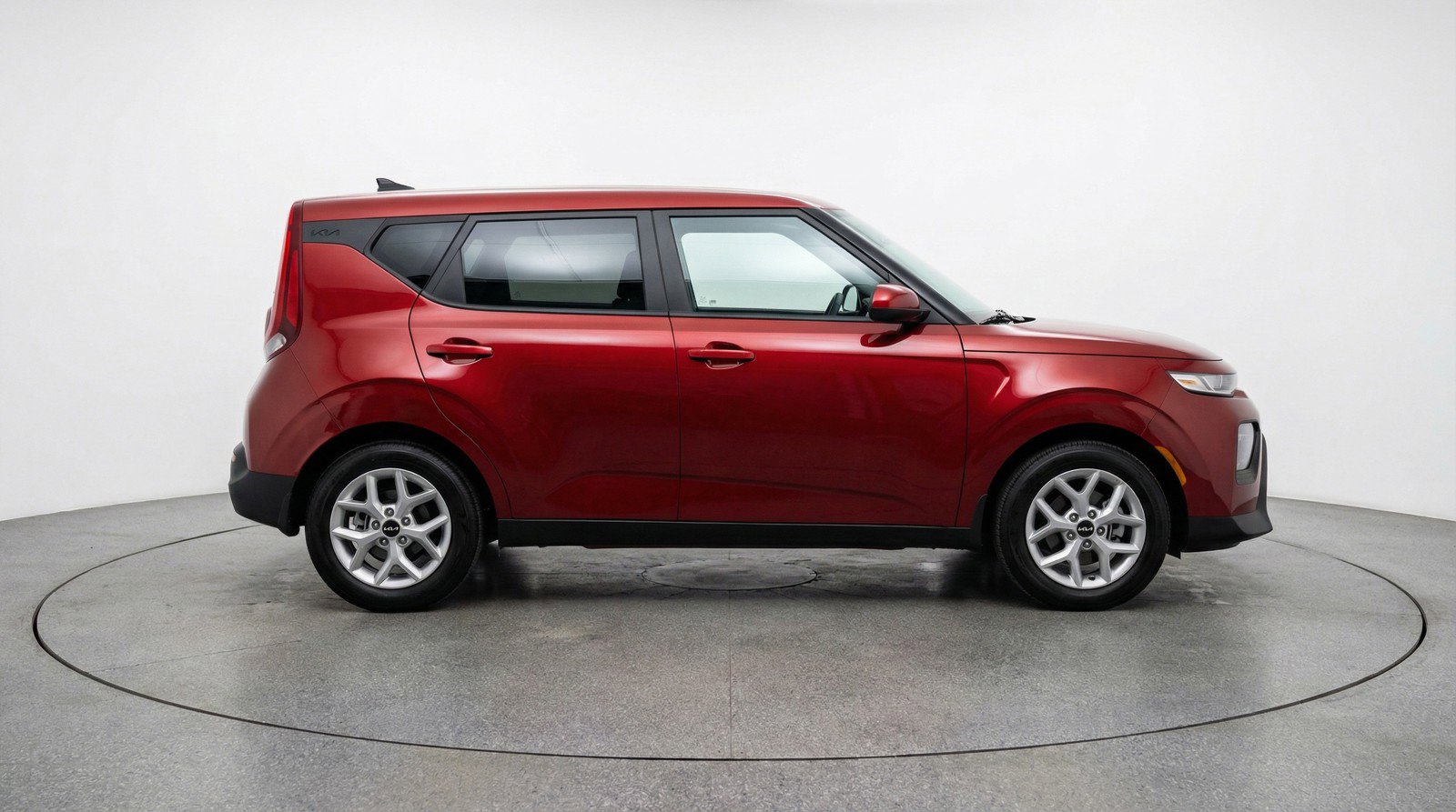 Used 2025 Kia Soul LX w/ LX Technology Package FWD image 11