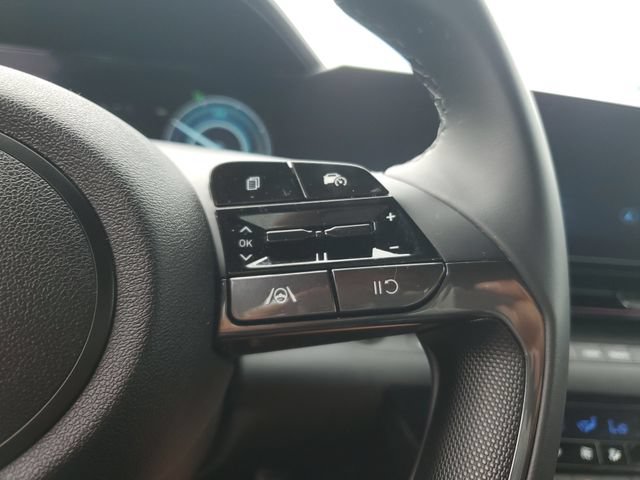 Certified 2025 Hyundai Elantra SEL FWD image 22