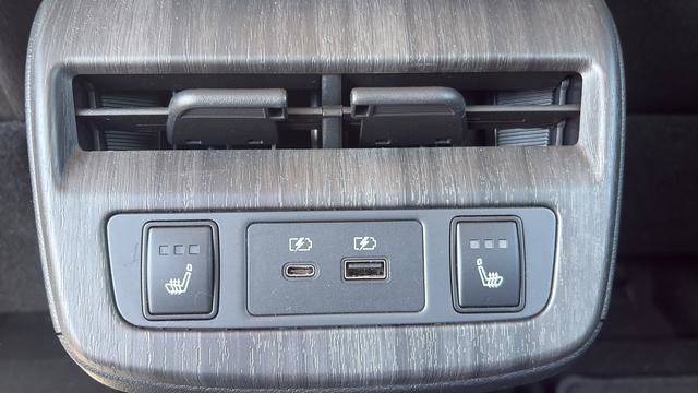 Used 2023 Nissan Ariya AWD image 29