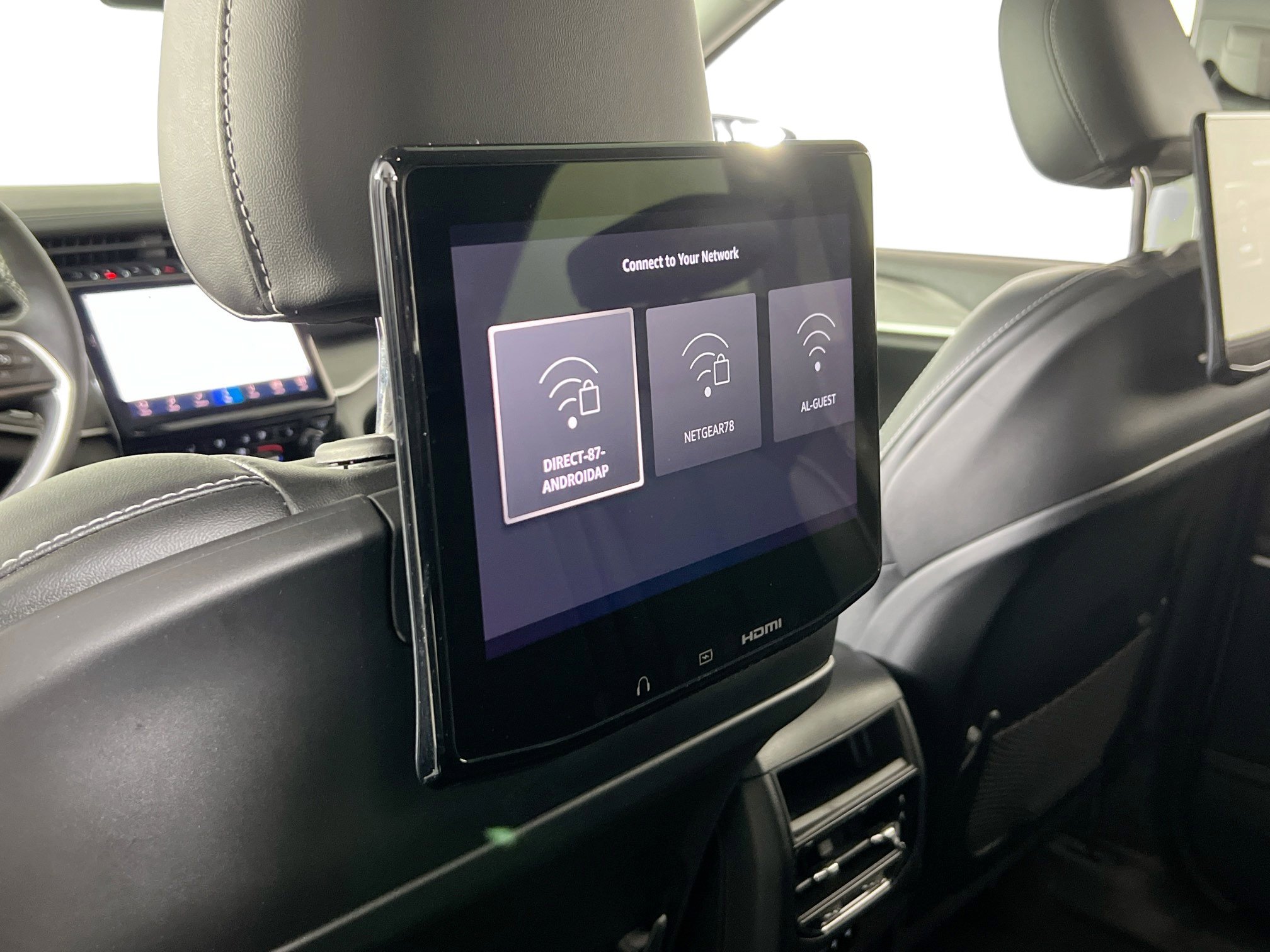Used 2023 Jeep Grand Cherokee Limited w/ Luxury Tech Group II image 27