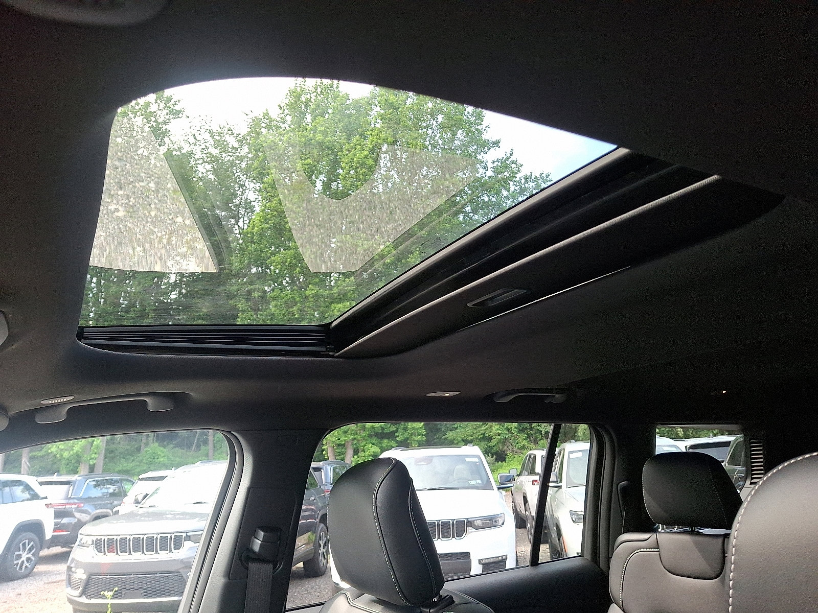 New 2025 Jeep Grand Cherokee L Altitude image 9