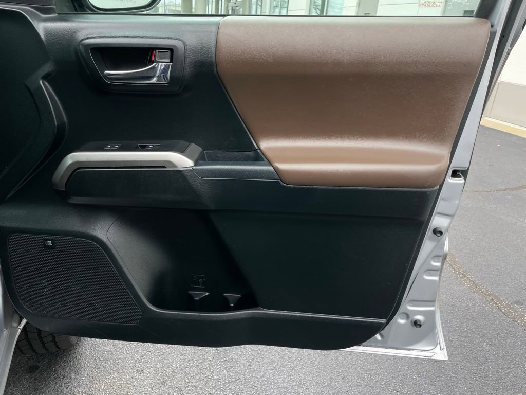 Used 2017 Toyota Tacoma Limited w/ Tow Package image 30