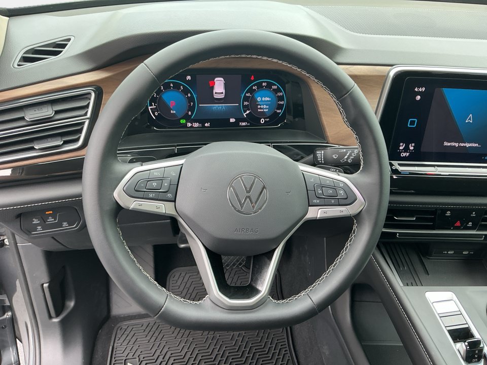 Certified 2025 Volkswagen Atlas SE FWD image 13