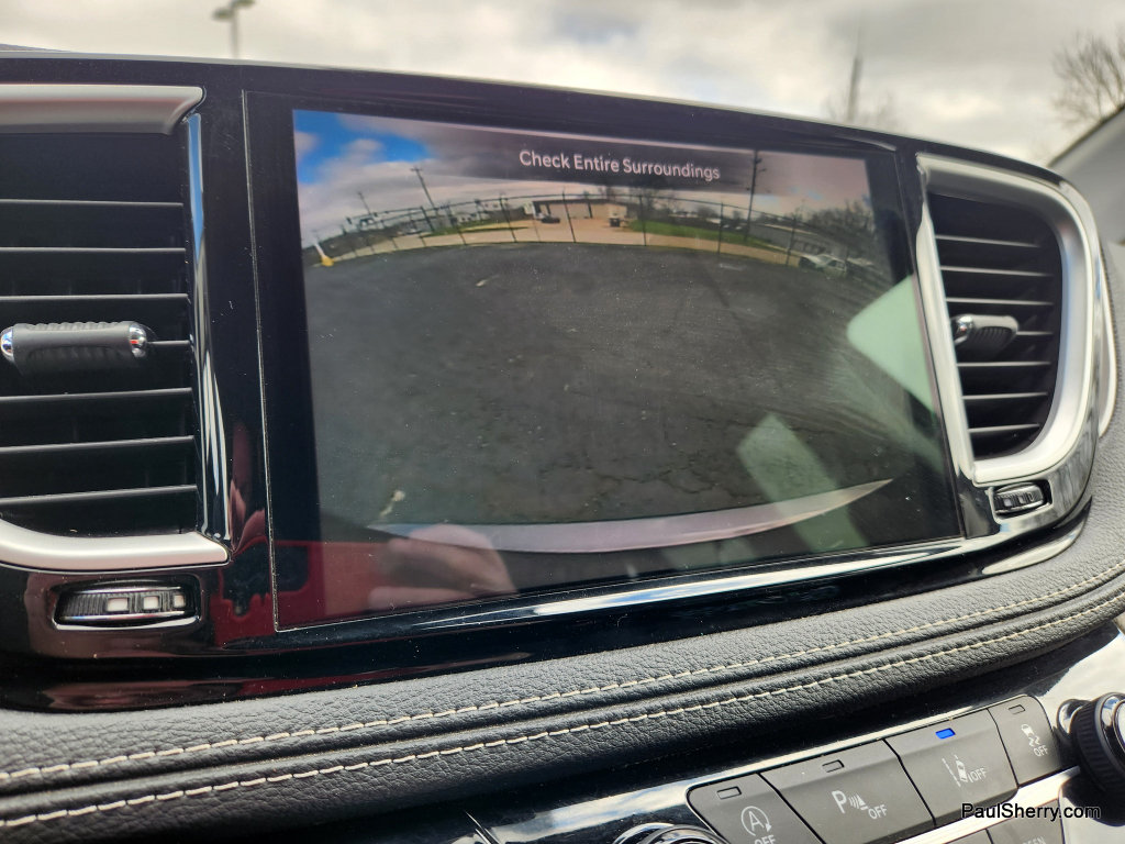 Used 2022 Chrysler Pacifica Touring-L FWD image 3
