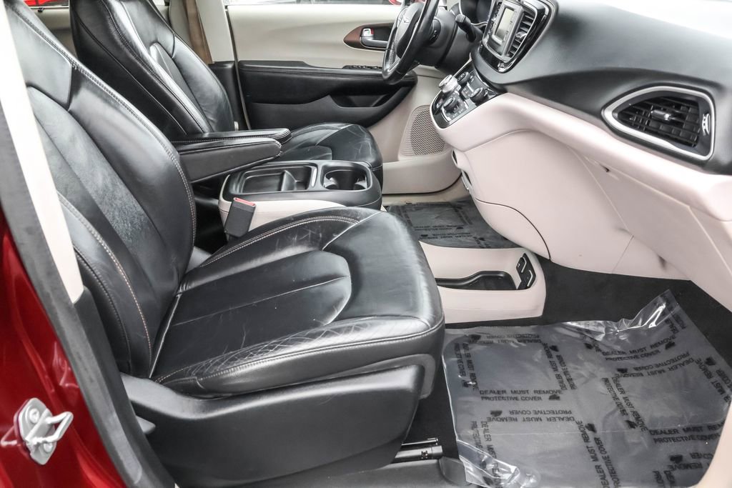 Used 2017 Chrysler Pacifica Touring-L image 33