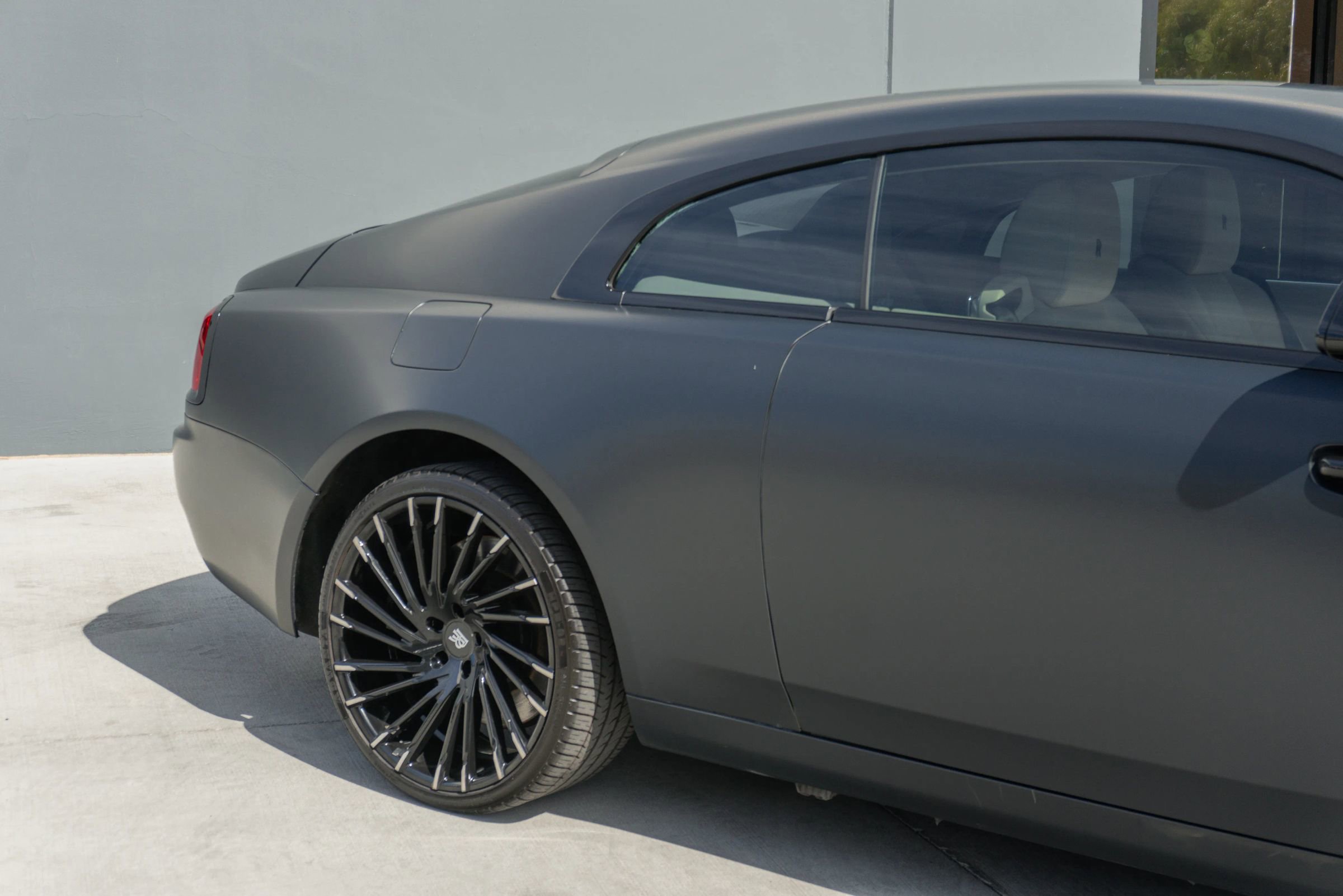 Used 2016 Rolls-Royce Wraith RWD image 34