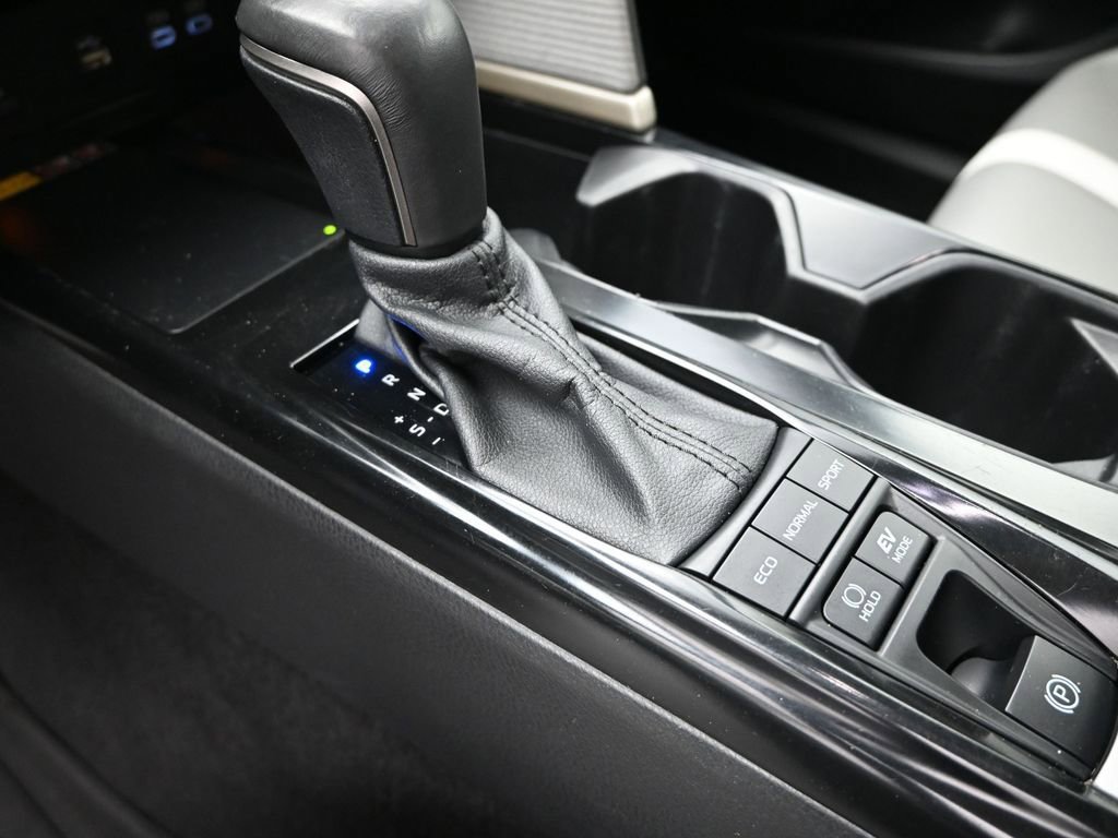 Used 2025 Toyota Camry SE w/ Convenience Package image 20