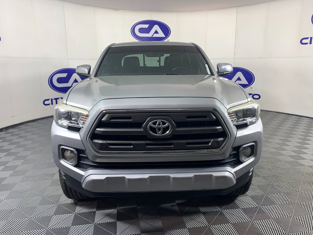 Used 2016 Toyota Tacoma Limited w/ Towing Package image 9