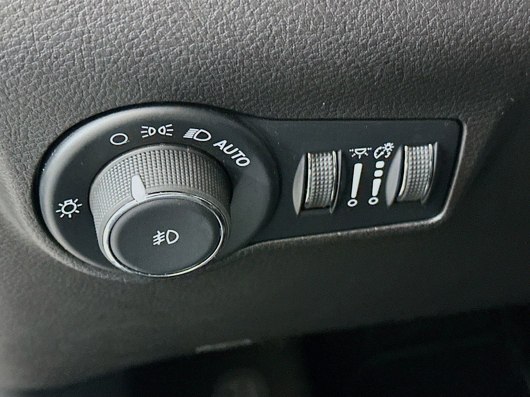 Used 2025 Jeep Compass Limited image 17