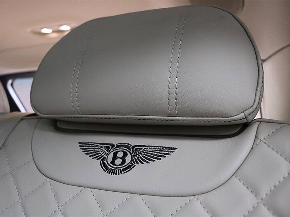Used 2019 Bentley Bentayga AWD/4WD image 22