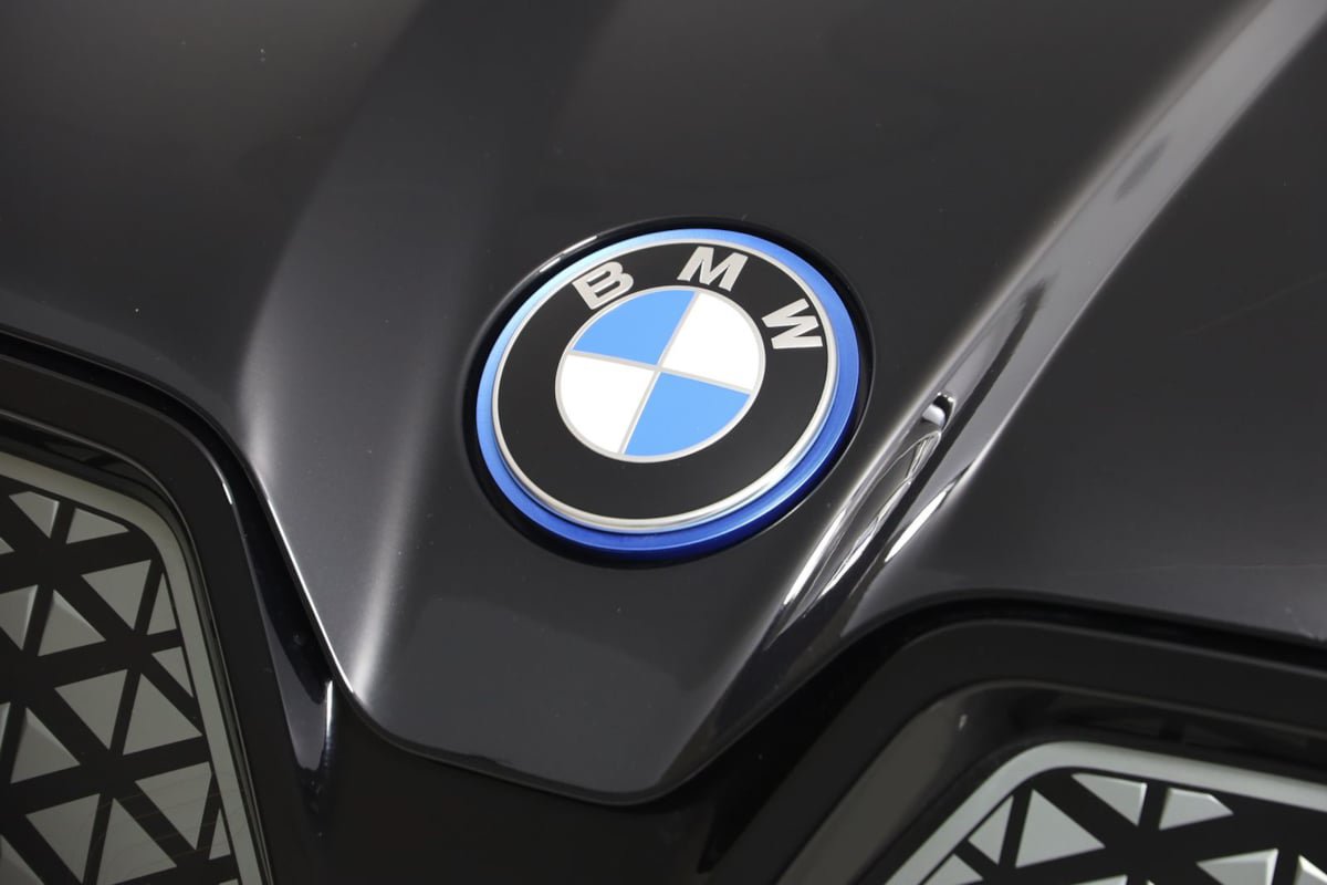 Used 2023 BMW iX xDrive50 w/ Sport Package AWD/4WD image 19