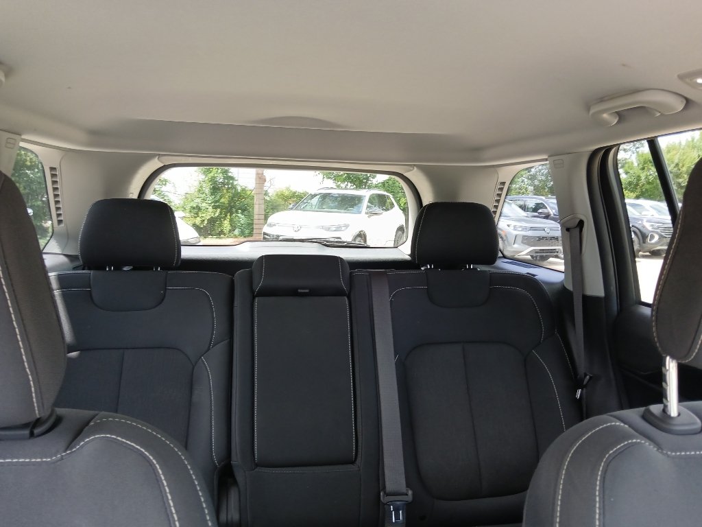 Used 2023 Jeep Grand Cherokee Laredo RWD image 23