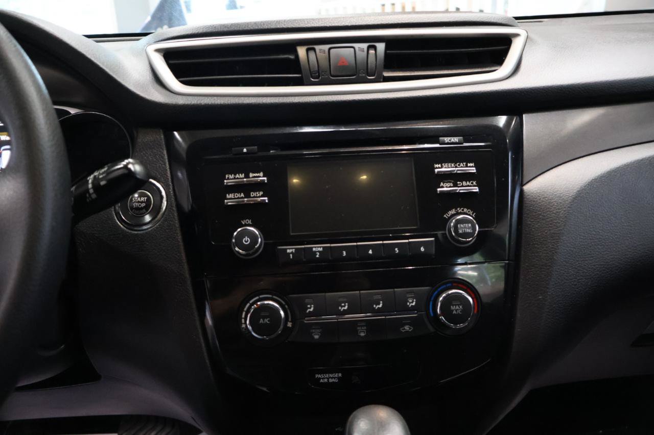 Used 2016 Nissan Rogue SV AWD/4WD image 18