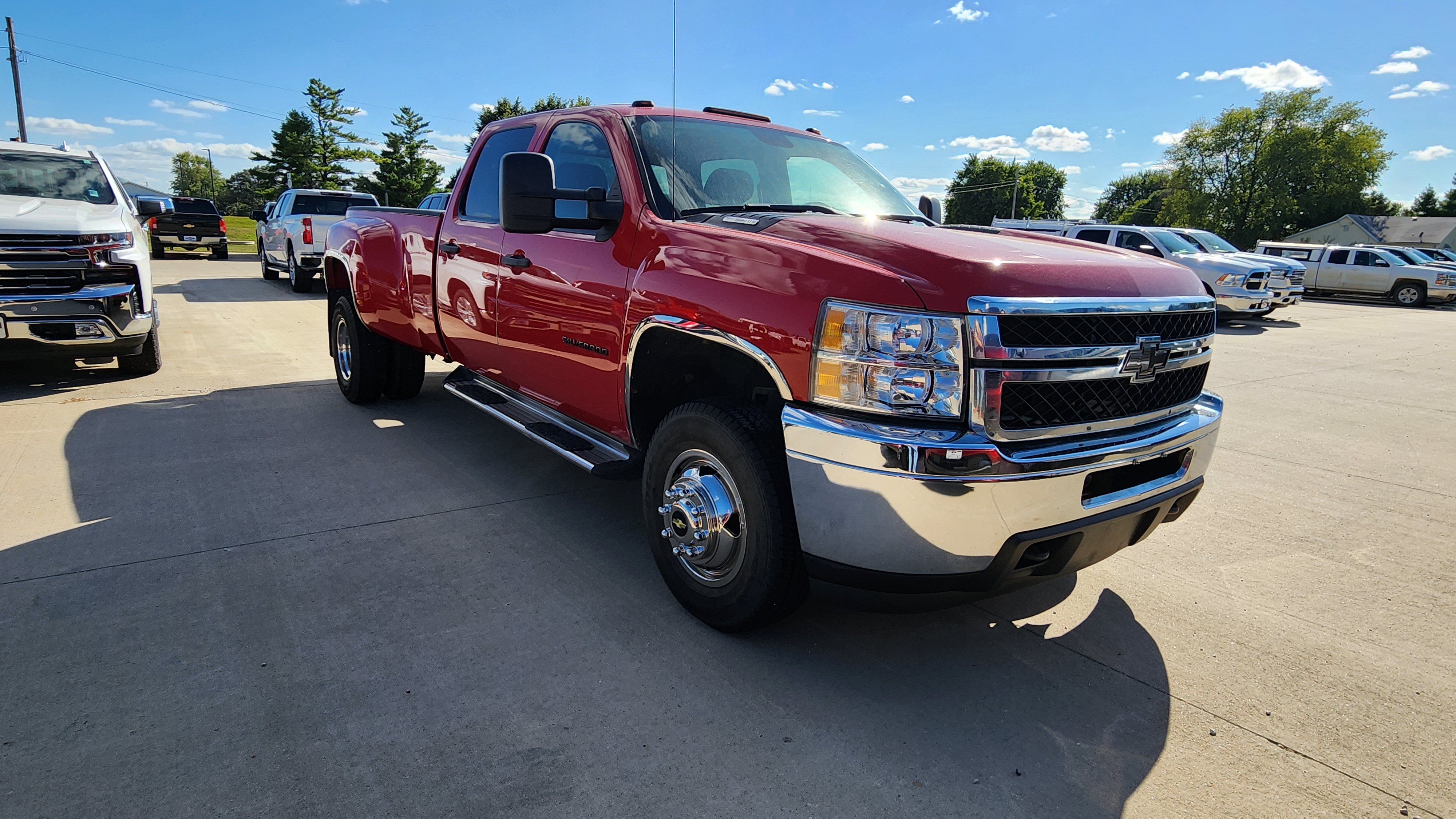 Used 2011 Chevrolet Silverado 3500 4x4 Crew Cab image 3