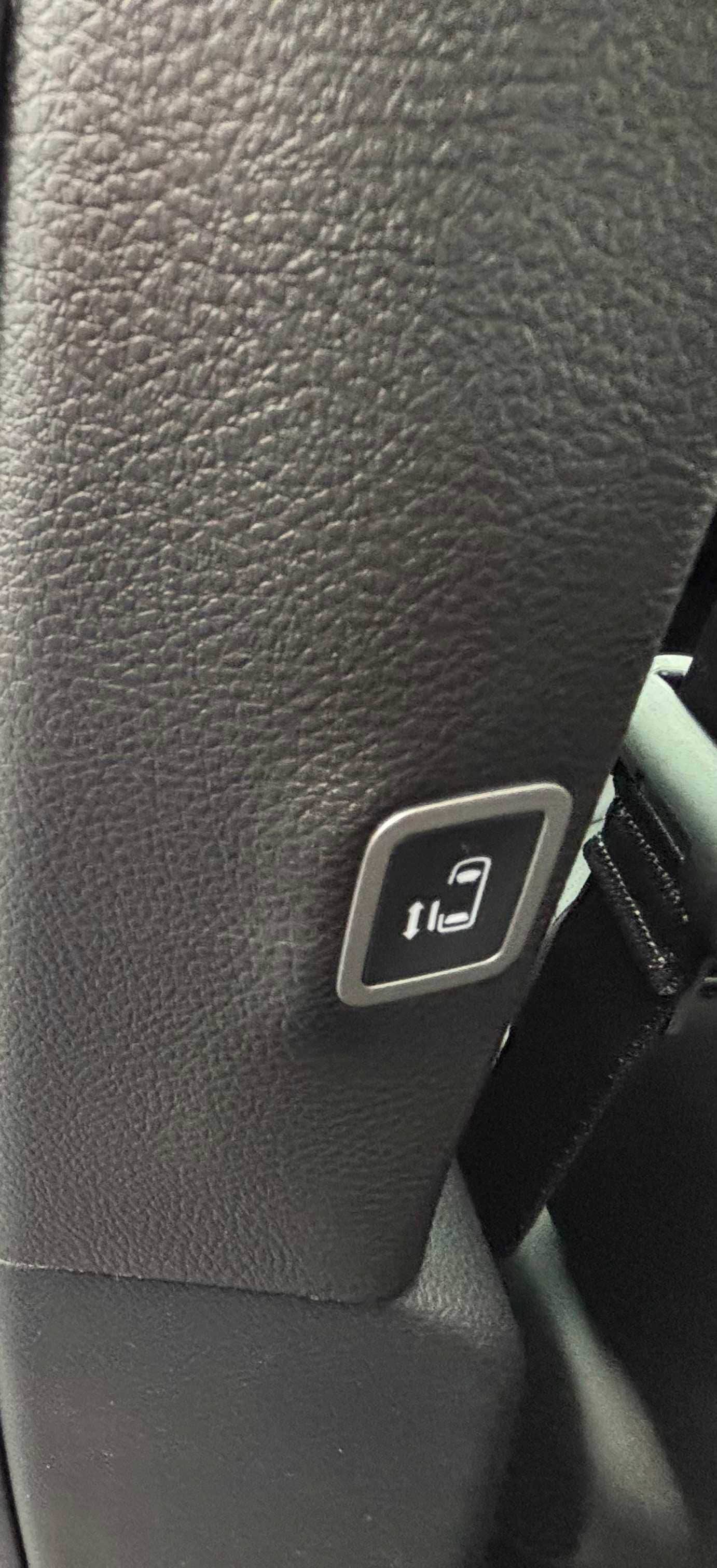 New 2026 Chrysler Pacifica Select FWD image 19