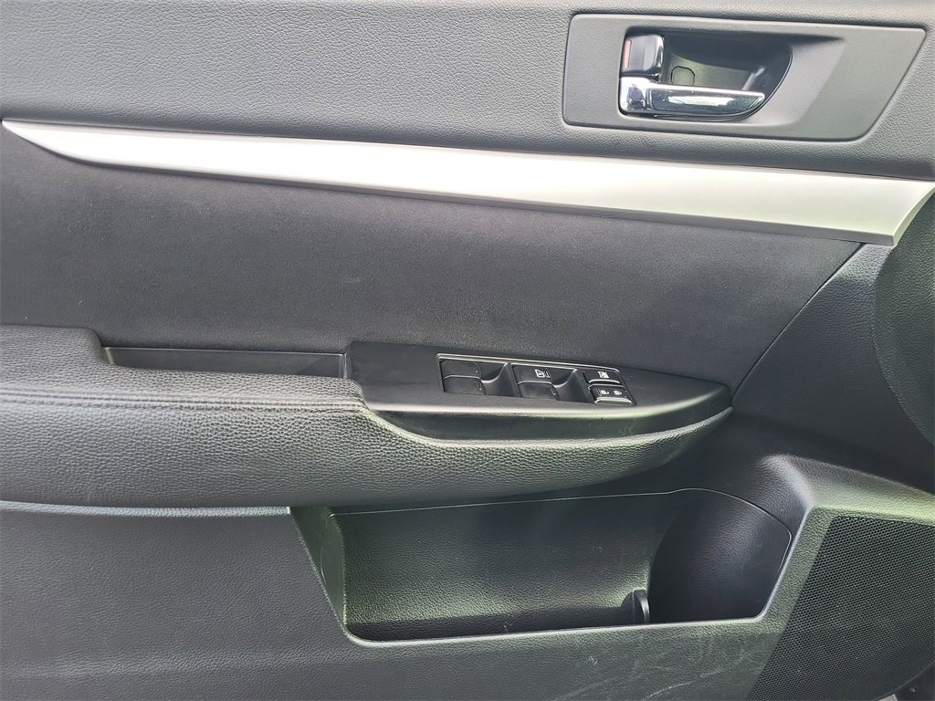 Used 2011 Subaru Outback 2.5i image 11