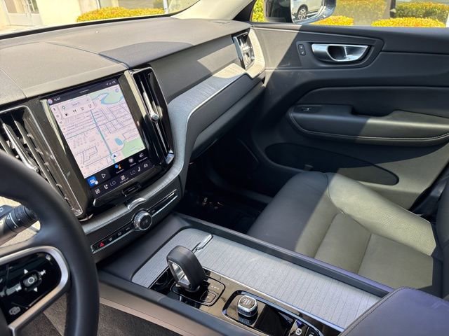 Used 2025 Volvo XC60 B5 Plus image 19