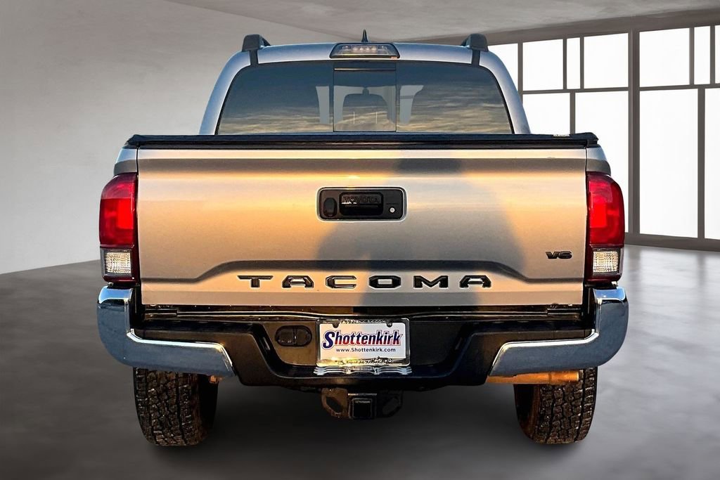 Used 2017 Toyota Tacoma TRD Off-Road w/ Tow Package (A/T) image 5