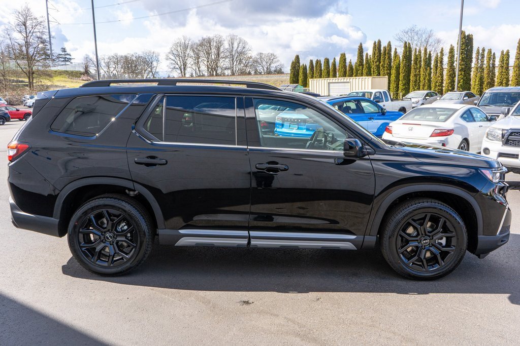 New 2025 Honda Pilot Touring image 5