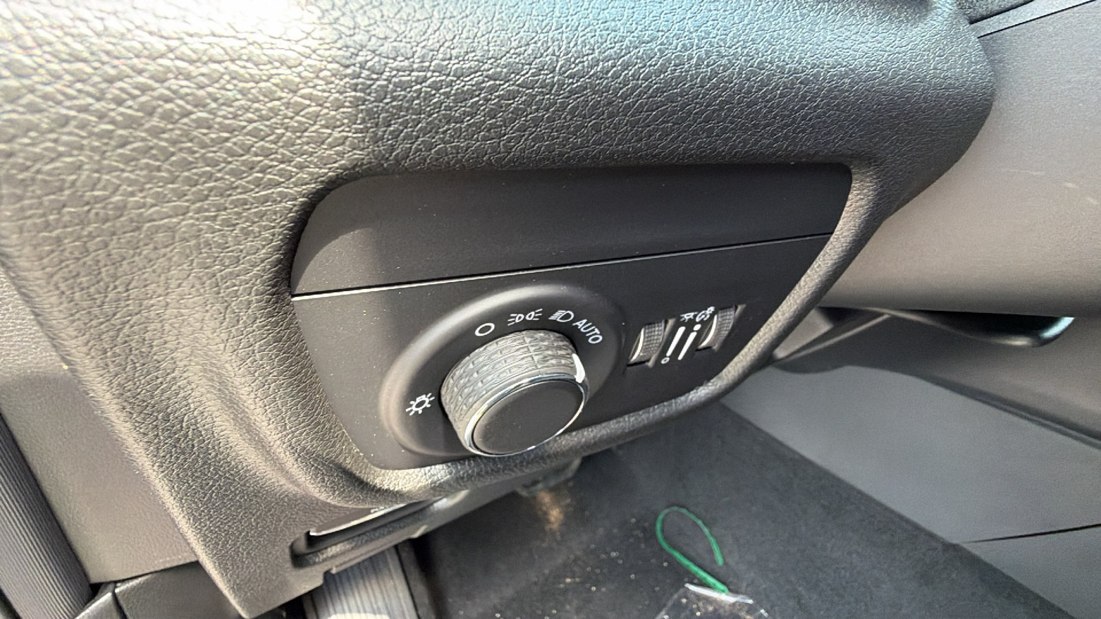 New 2027 Jeep Grand Cherokee Altitude RWD image 21