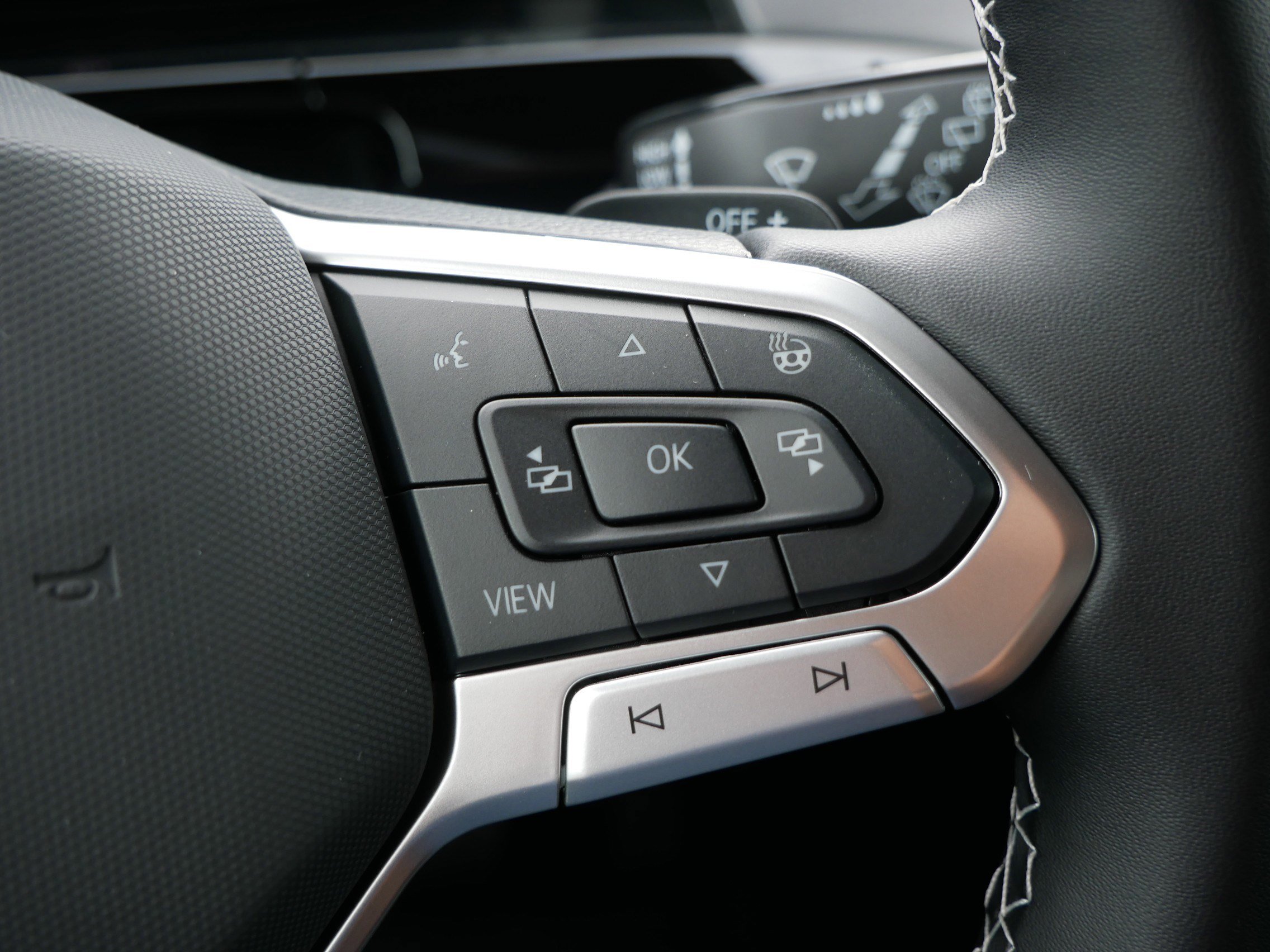 New 2025 Volkswagen Atlas Cross Sport SE image 18