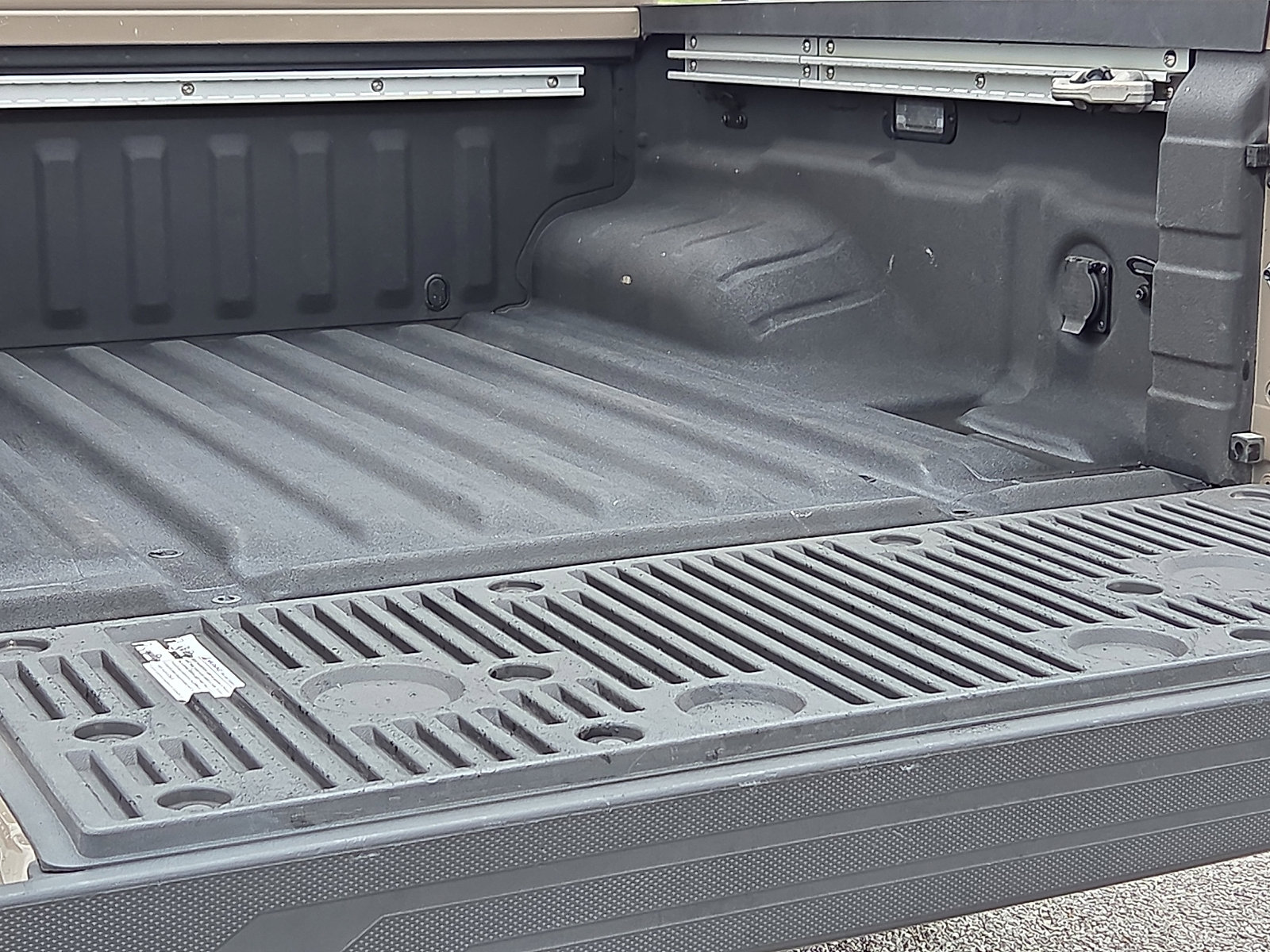 Used 2023 Nissan Frontier PRO-4X w/ Pro-4X Premium Package AWD/4WD image 9