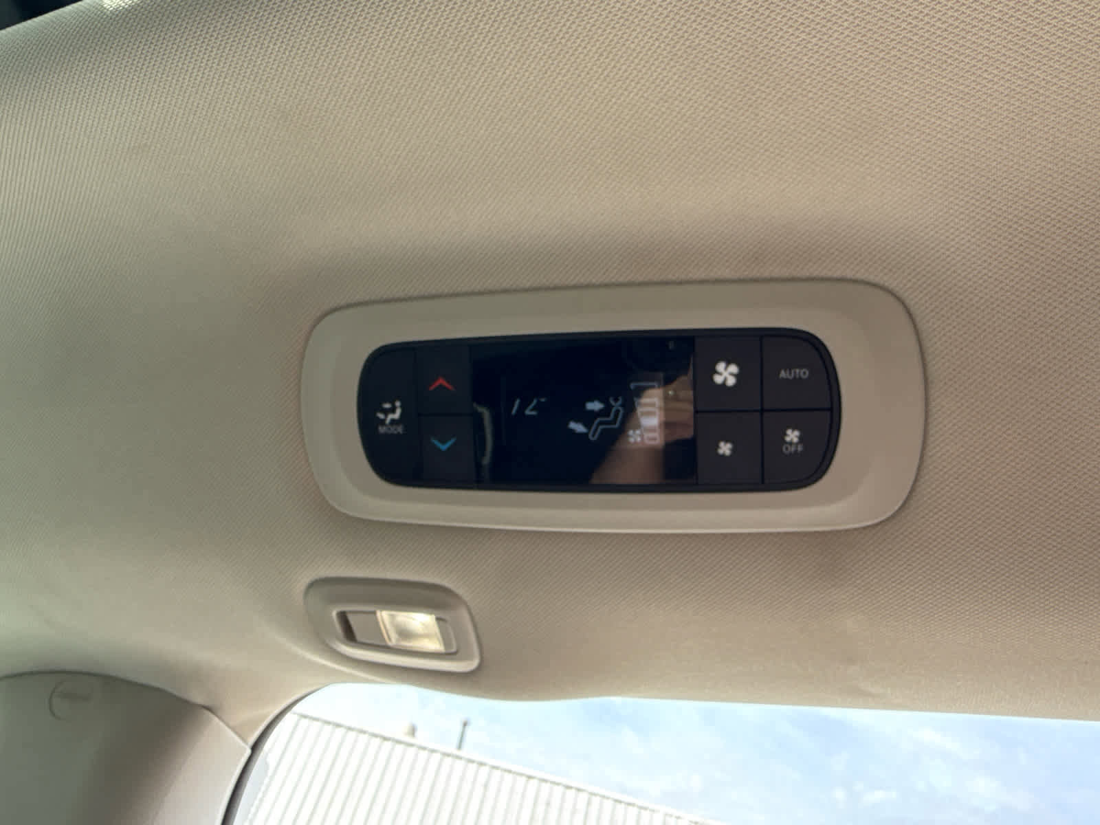 Used 2024 Chrysler Pacifica Limited image 33