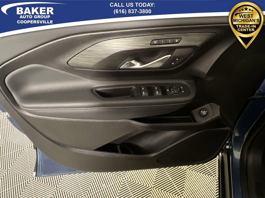 Used 2024 GMC Terrain SLT w/ Elevation Edition image 22