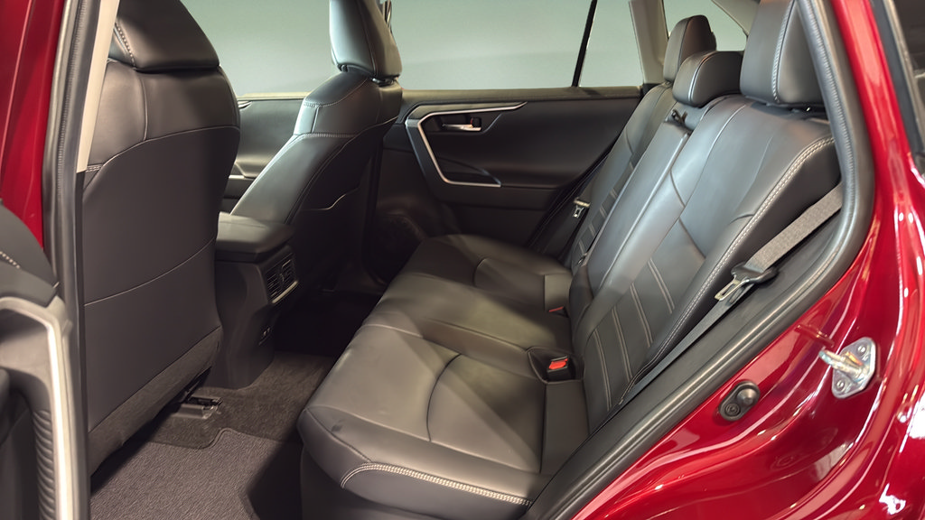 Used 2020 Toyota RAV4 Limited w/ Carpet Mat Package AWD/4WD image 16