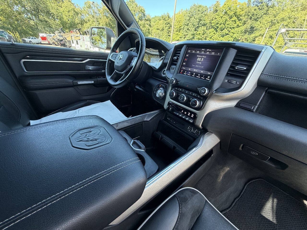 Used 2019 RAM 1500 Laramie w/ Sport Appearance Package AWD/4WD image 16